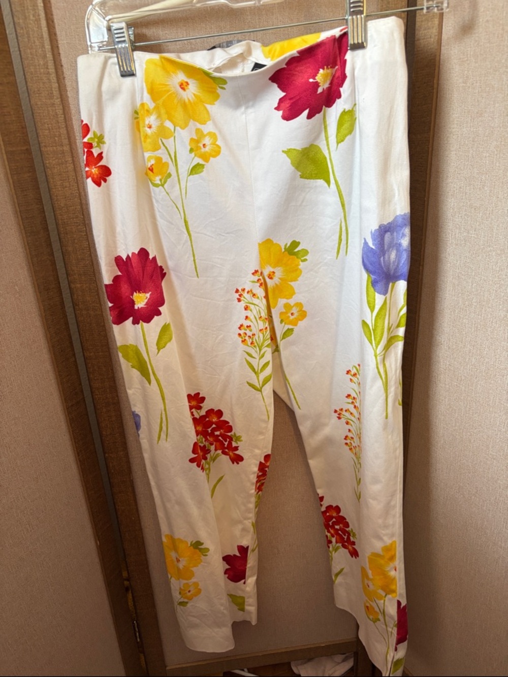 Valerie Steven’s Floral Print White Pants 8p